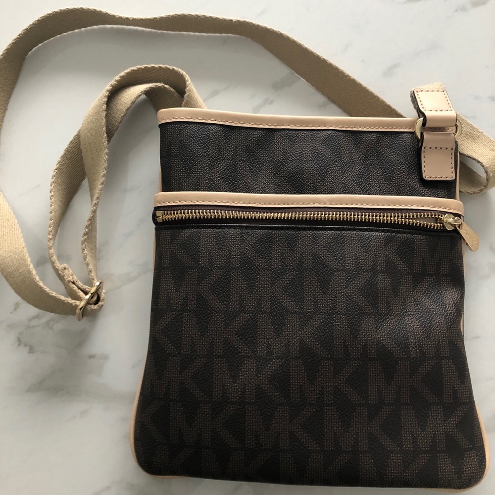 Micheal Kors Crossbody bag